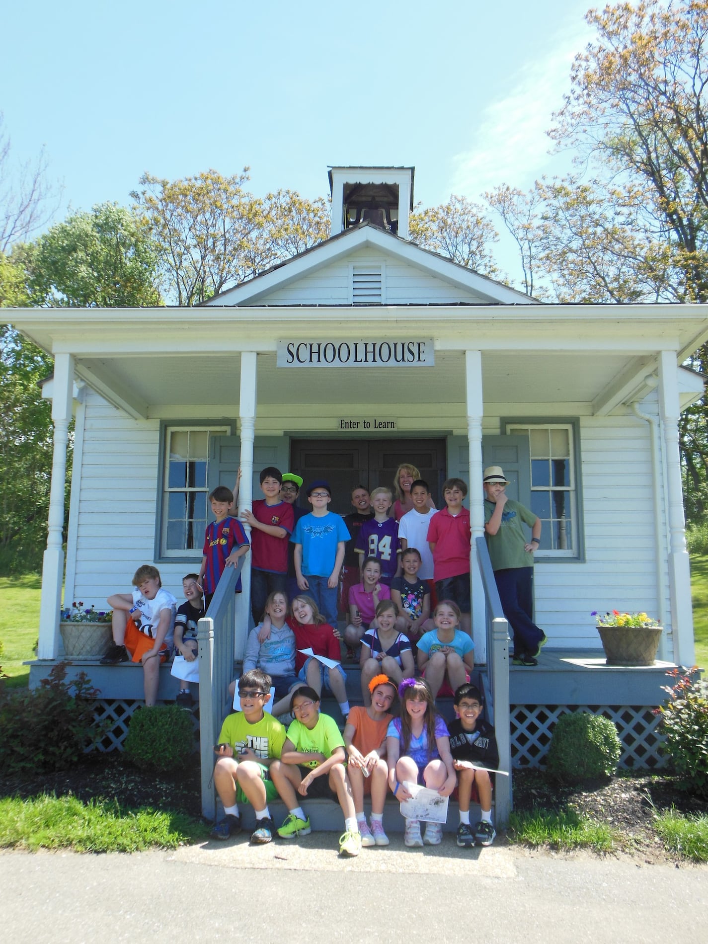 Amish schoolhouse with students