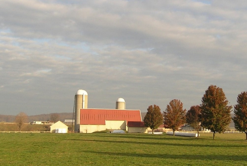 Amish farm in the distance