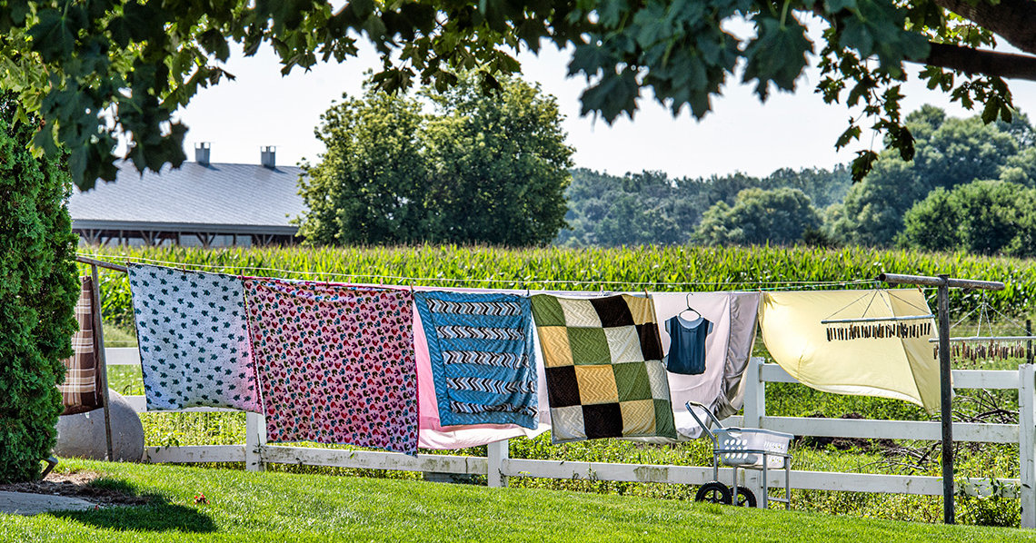 How do the Amish Celebrate Christmas? The Amish Village